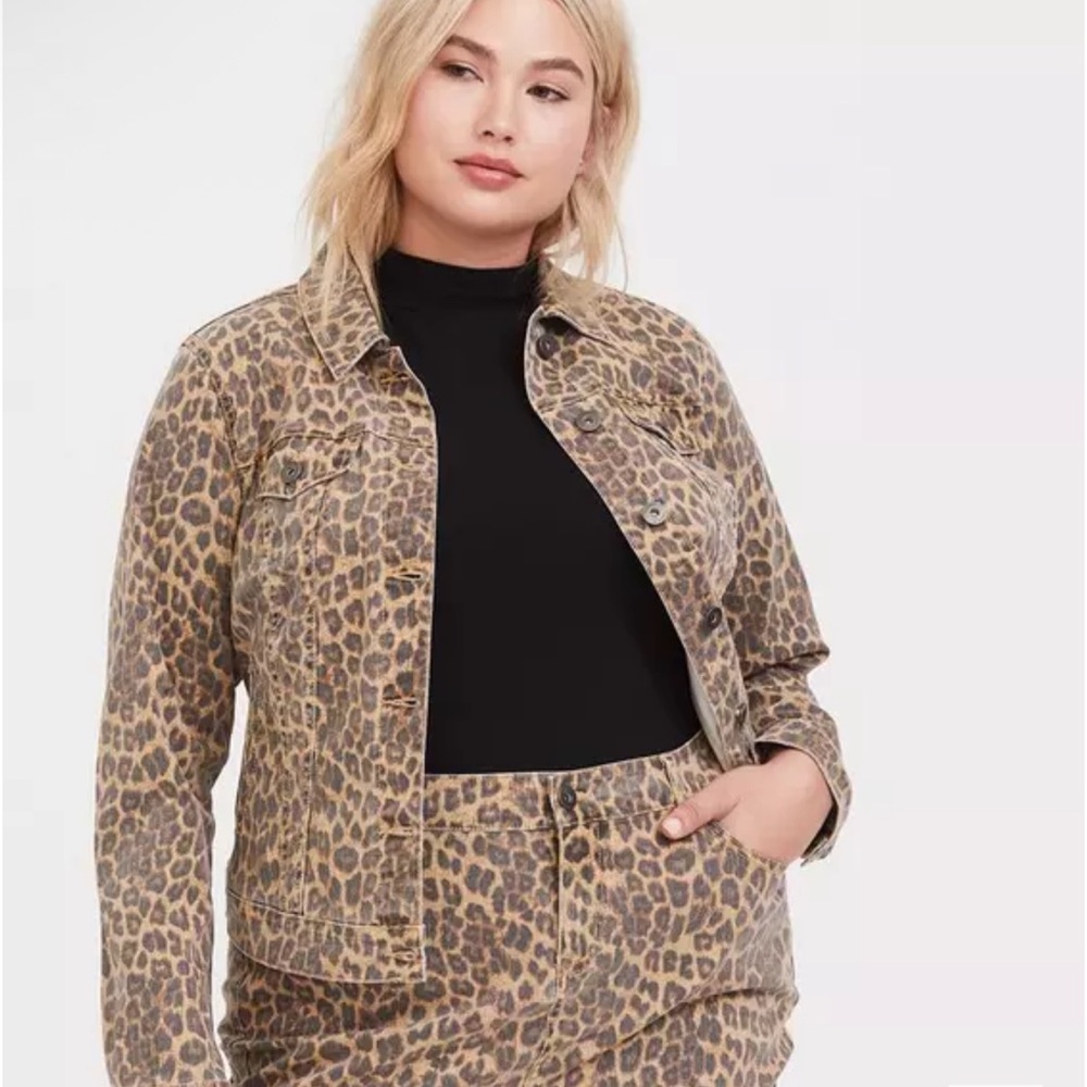 New! Torrid Women’s Leopard Denim Trucker Jacket, size 00, M/L, 10